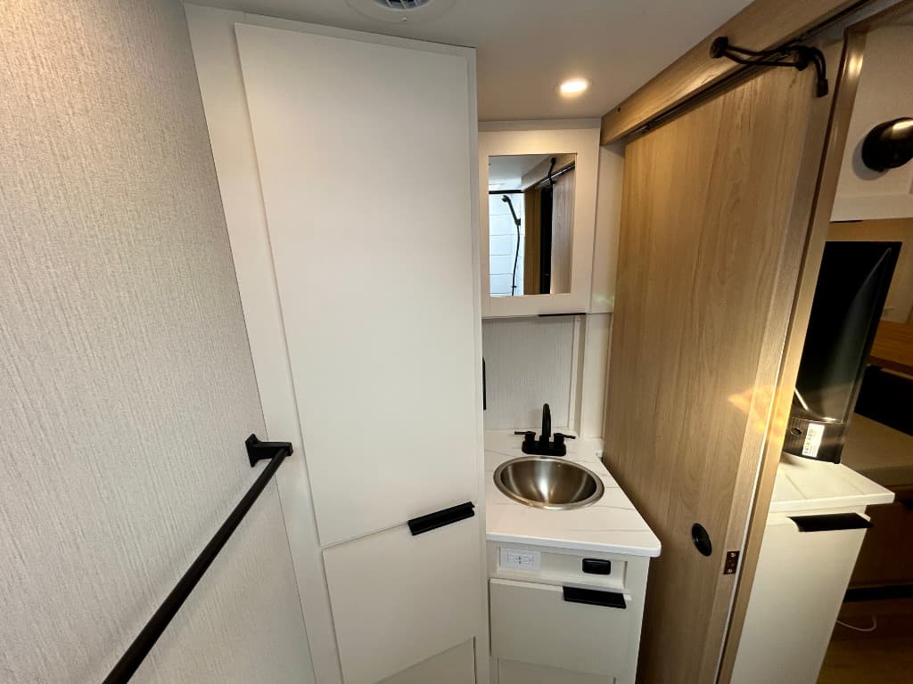 2026 Winnebago 2026 Winnebago Micro Minnie - thumbnail 21