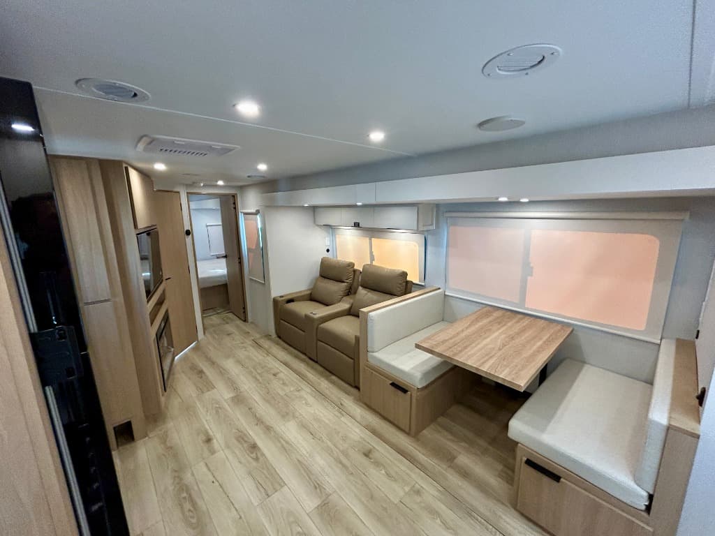 2026 Winnebago 2026 Winnebago Thrive - thumbnail 5