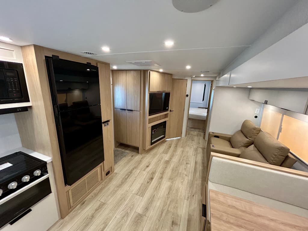 2026 Winnebago 2026 Winnebago Thrive - thumbnail 6