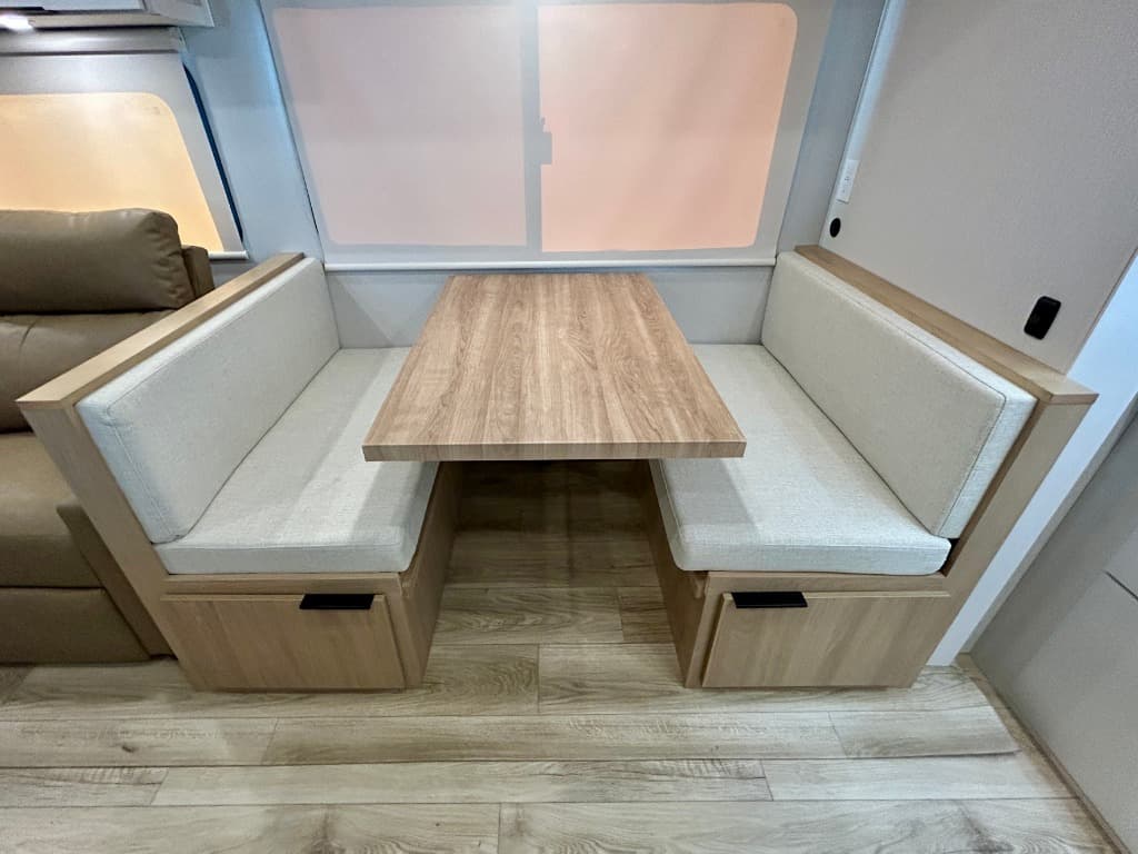 2026 Winnebago 2026 Winnebago Thrive - thumbnail 11