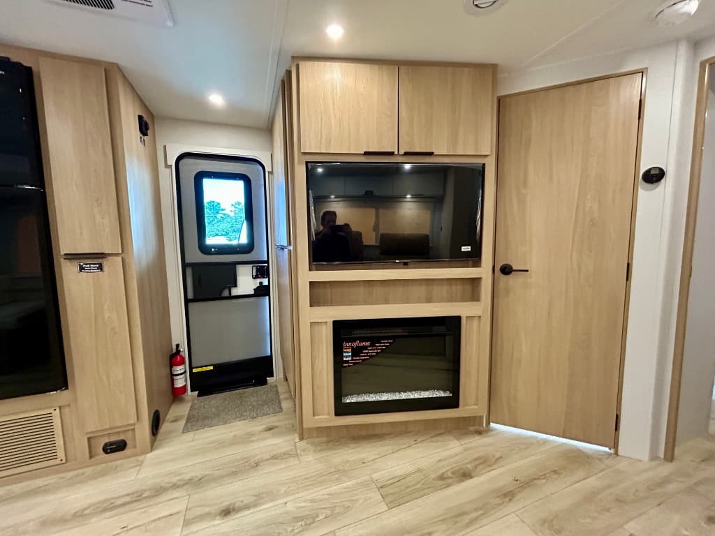 2026 Winnebago 2026 Winnebago Thrive - thumbnail 12