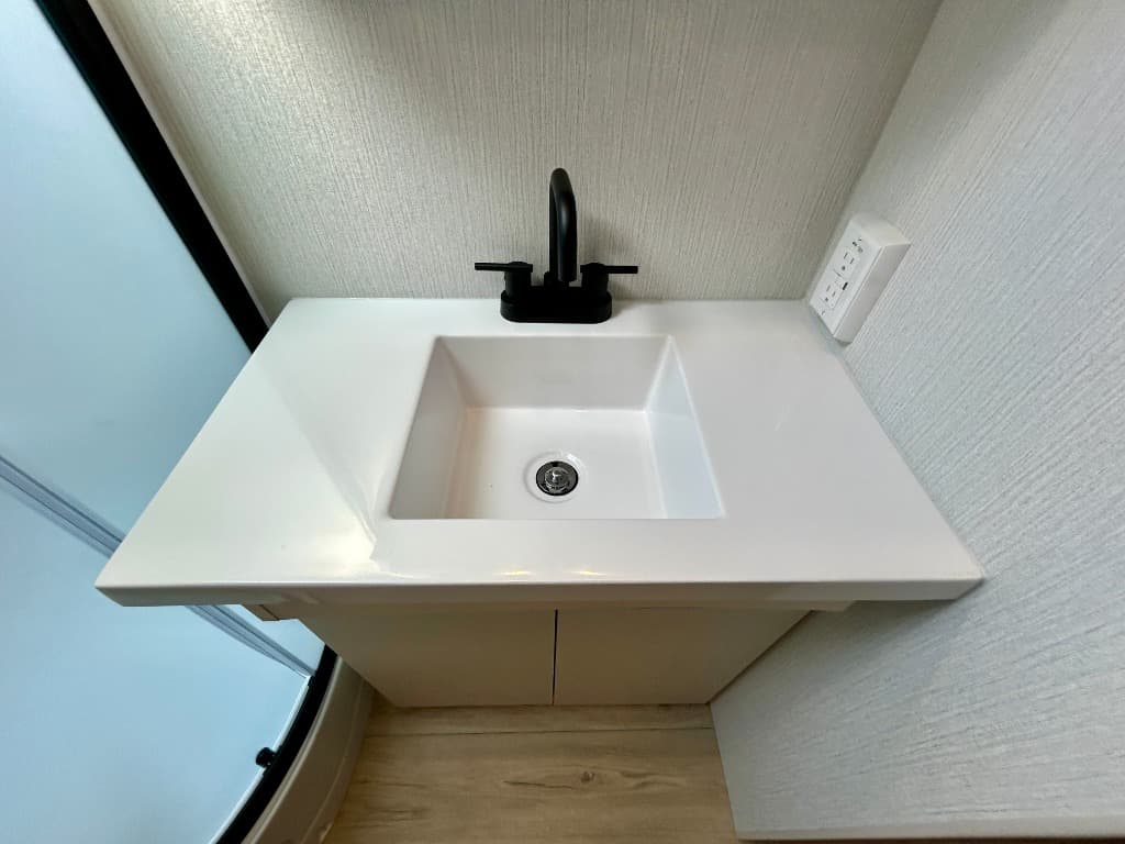 2026 Winnebago 2026 Winnebago Thrive - thumbnail 32