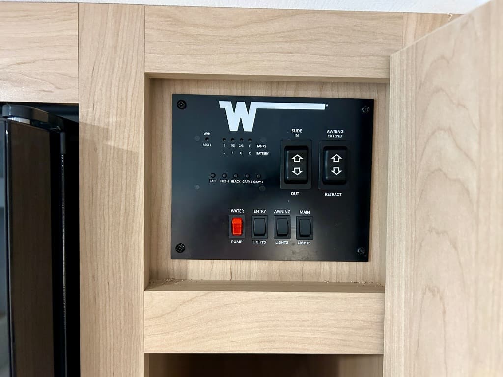 2026 Winnebago 2026 Winnebago Thrive - thumbnail 35