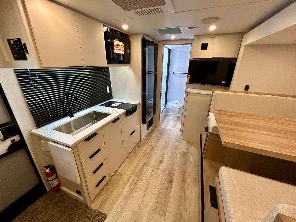 2026 Winnebago 2026 Winnebago Micro Minnie - thumbnail 4