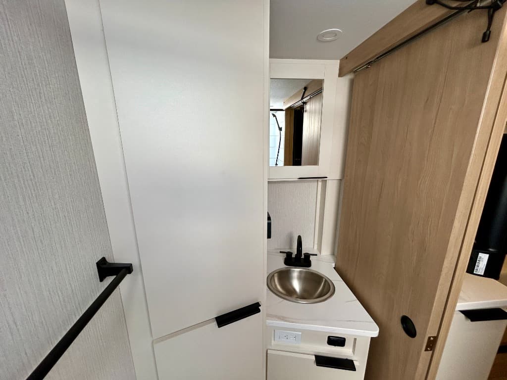 2026 Winnebago 2026 Winnebago Micro Minnie - thumbnail 23