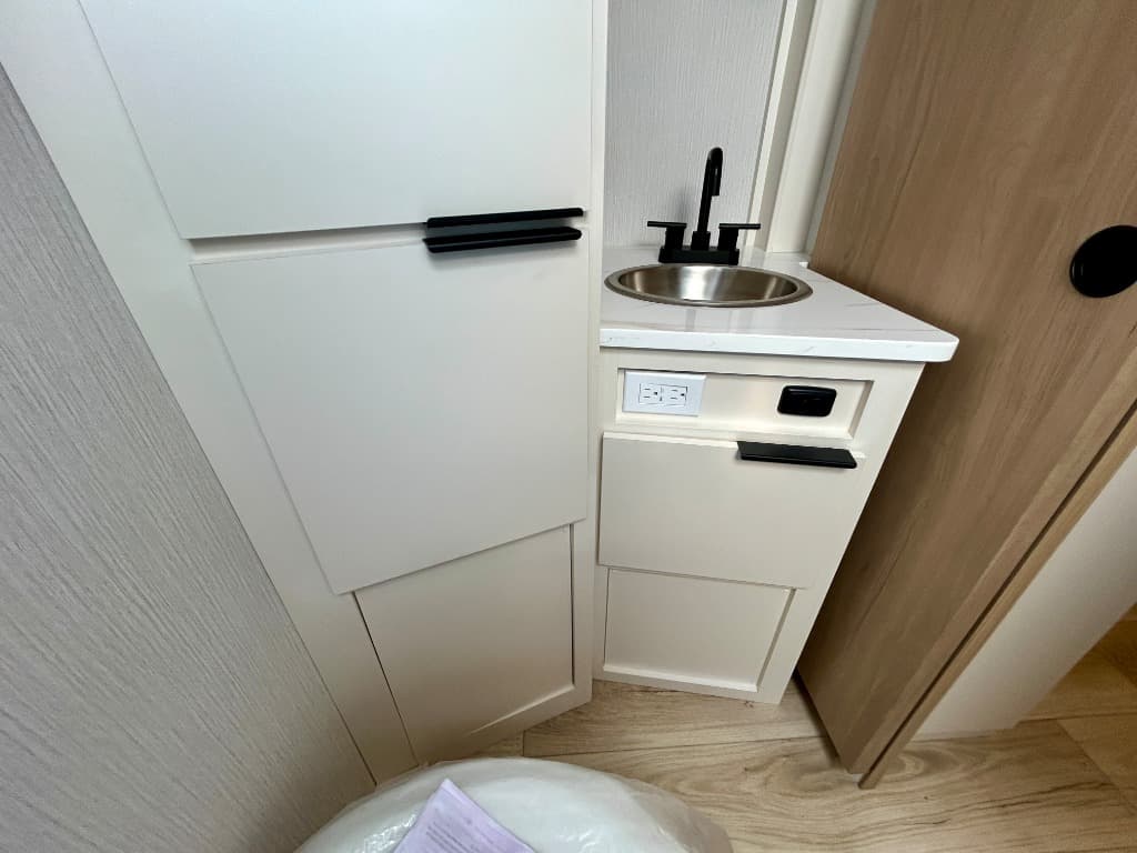 2026 Winnebago 2026 Winnebago Micro Minnie - thumbnail 26