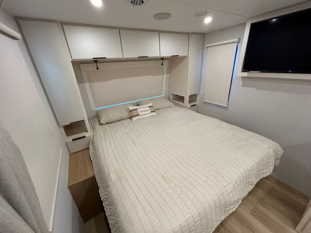 2026 Winnebago 2026 Winnebago Thrive - thumbnail 18