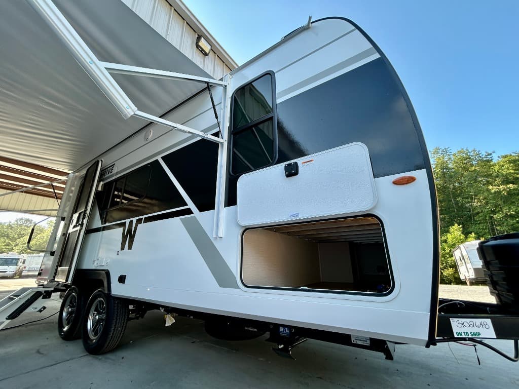 2026 Winnebago 2026 Winnebago Thrive - thumbnail 29