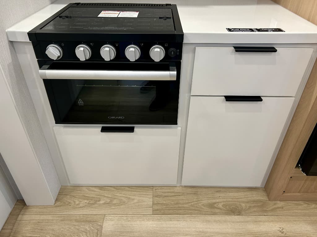 2026 Winnebago 2026 Winnebago Thrive - thumbnail 12