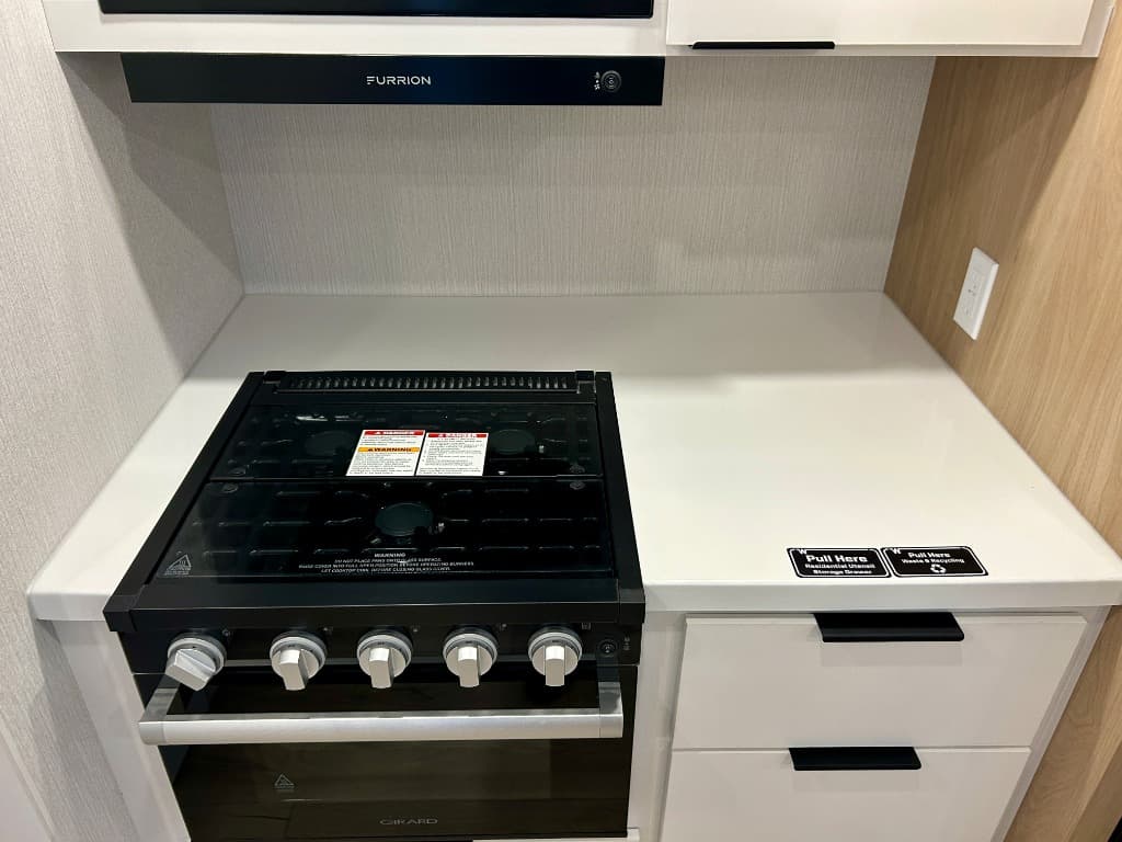 2026 Winnebago 2026 Winnebago Thrive - thumbnail 13