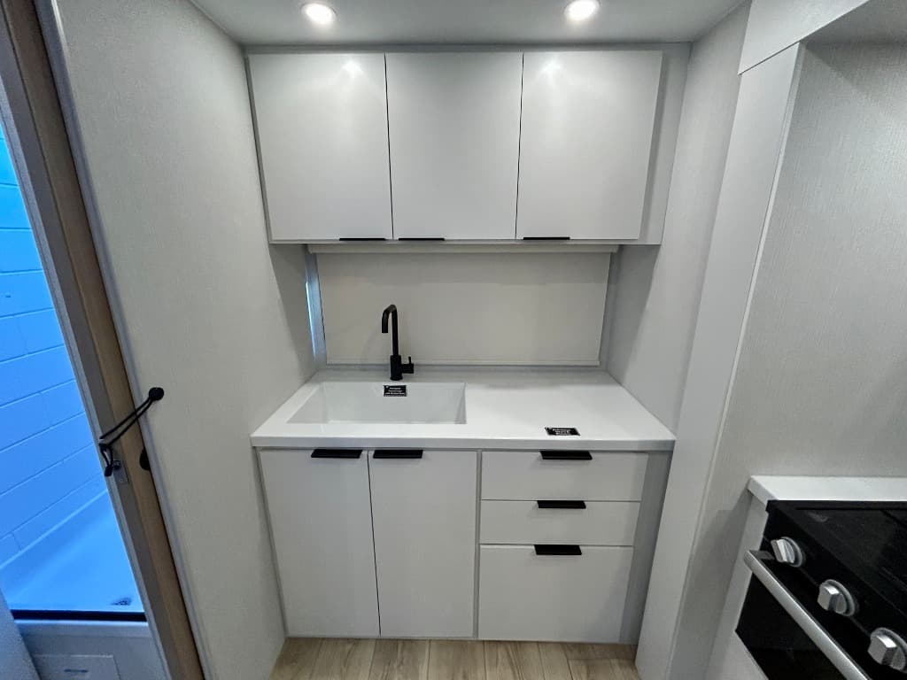 2026 Winnebago 2026 Winnebago Thrive - thumbnail 15