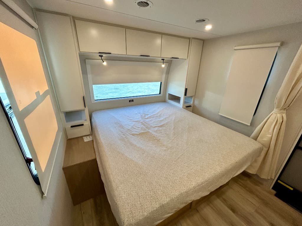 2026 Winnebago 2026 Winnebago Thrive - thumbnail 18