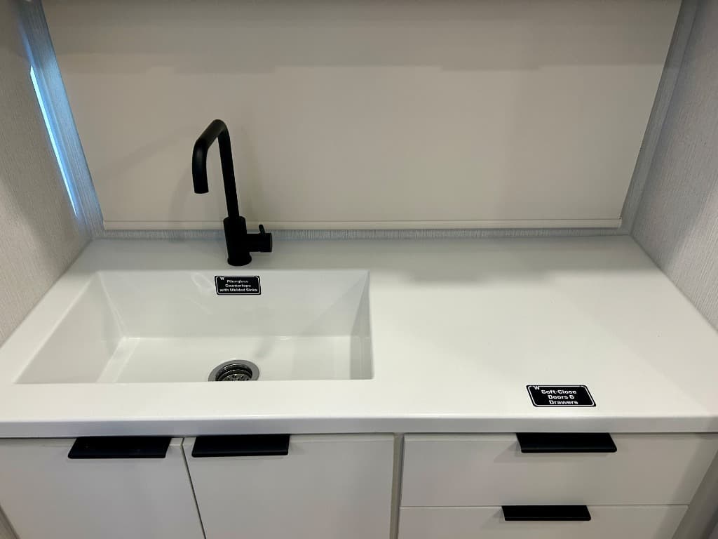 2026 Winnebago 2026 Winnebago Thrive - thumbnail 25