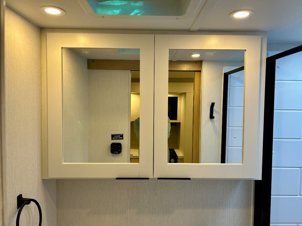 2026 Winnebago 2026 Winnebago Thrive - thumbnail 26