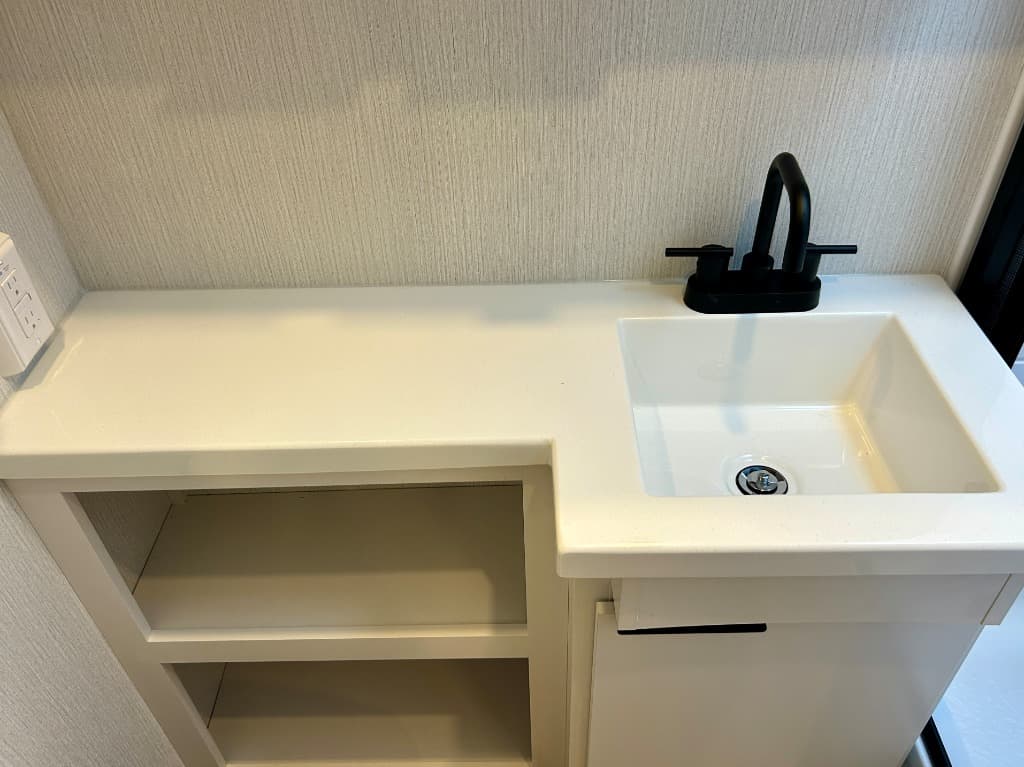 2026 Winnebago 2026 Winnebago Thrive - thumbnail 27