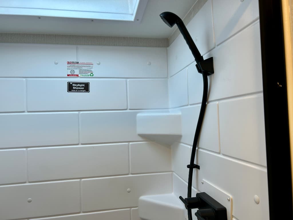 2026 Winnebago 2026 Winnebago Thrive - thumbnail 29