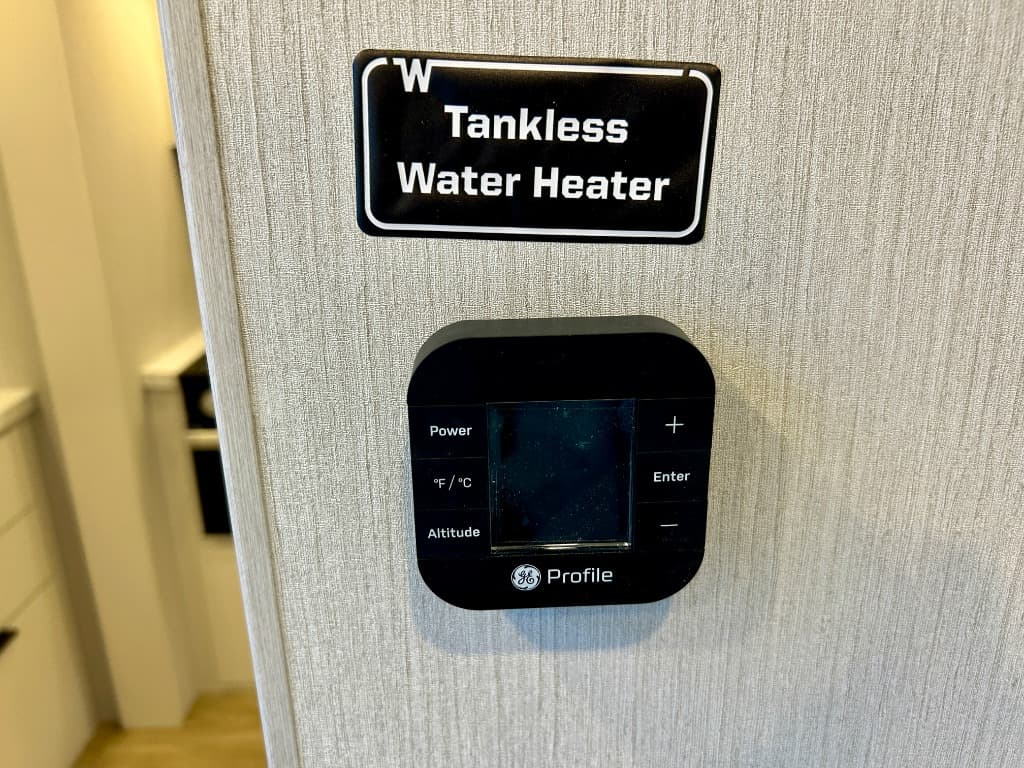 2026 Winnebago 2026 Winnebago Thrive - thumbnail 30