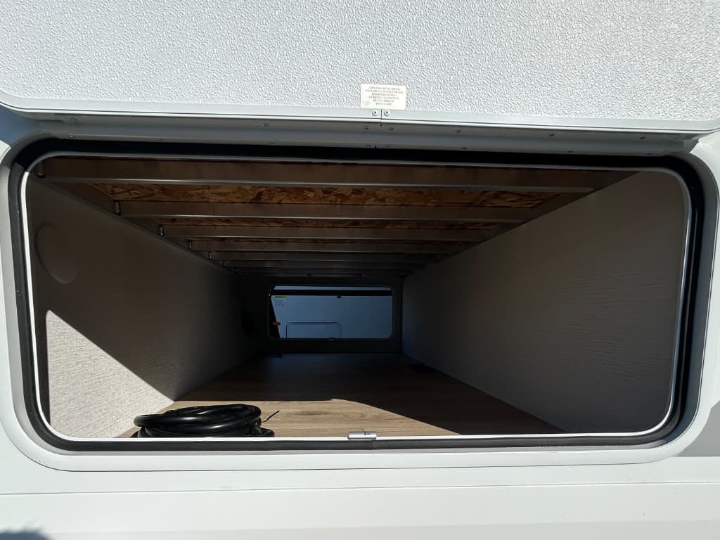 2026 Winnebago 2026 Winnebago Thrive - thumbnail 32