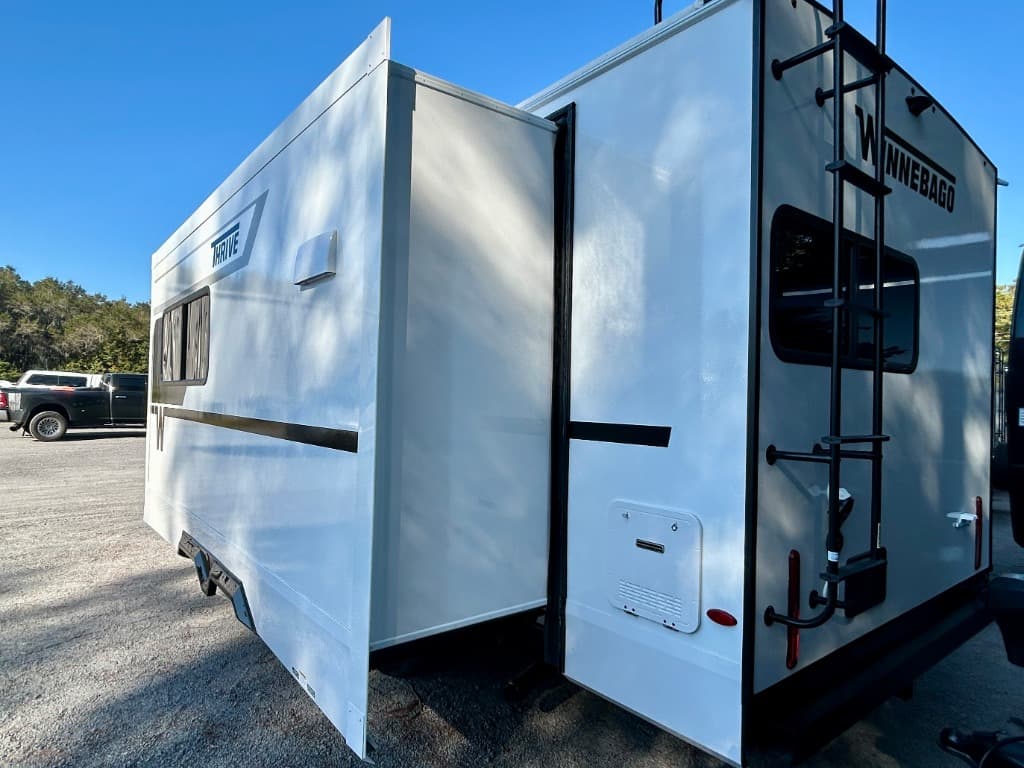 2026 Winnebago 2026 Winnebago Thrive - thumbnail 35