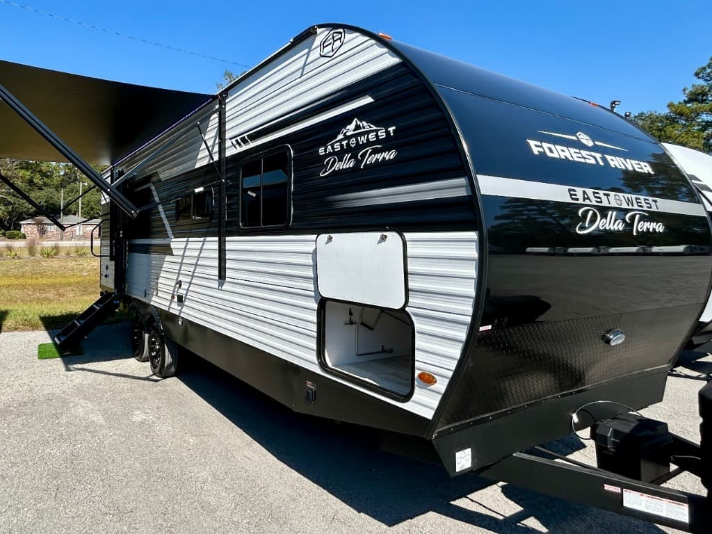 2026 East to West Della Terra 261RB