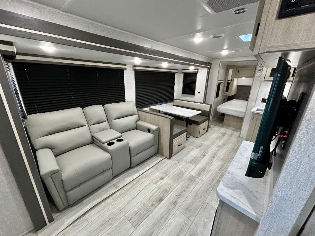 2026 East To West 2026 East To West Della Terra - thumbnail 3