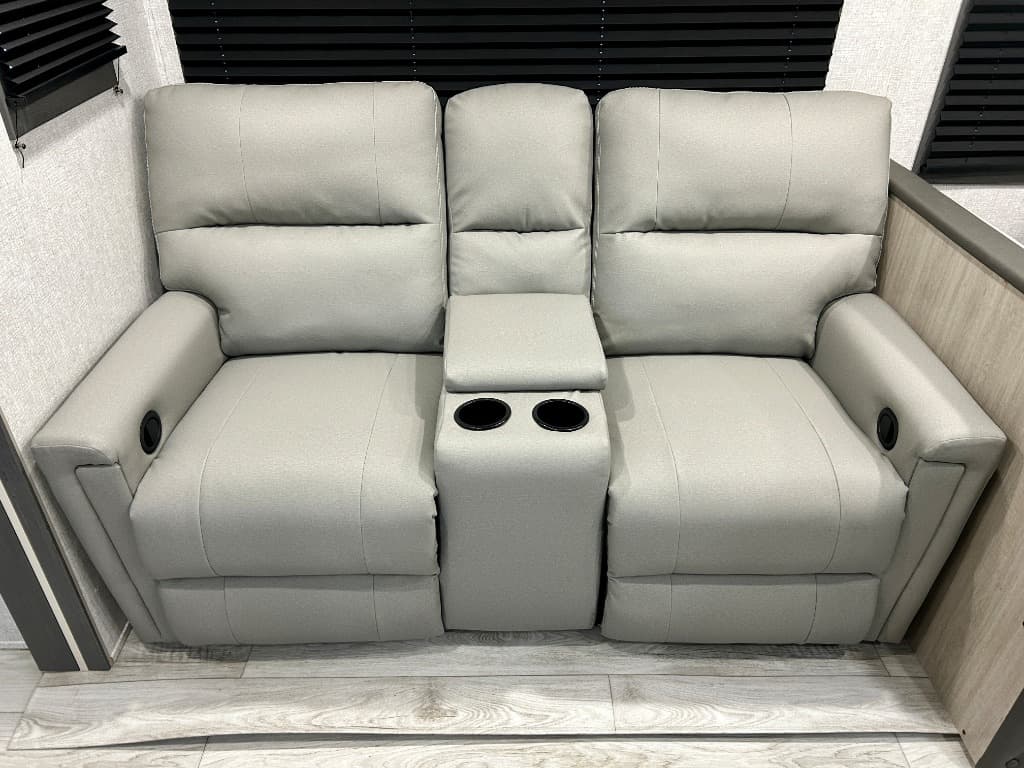 2026 East To West 2026 East To West Della Terra - thumbnail 7