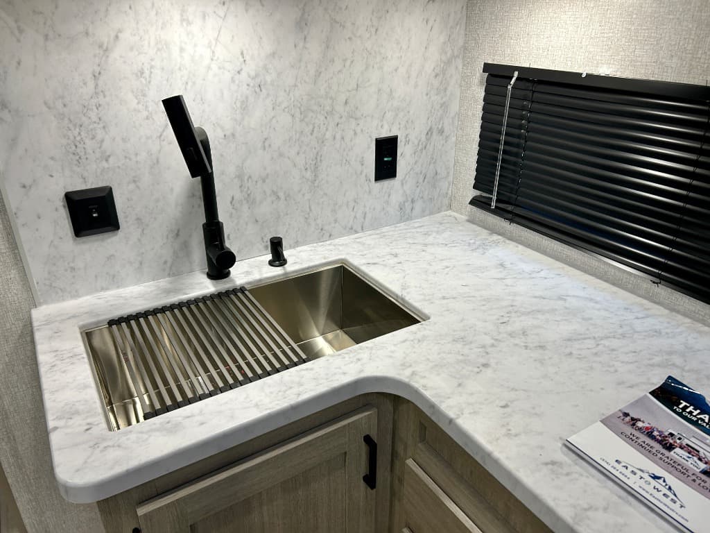 2026 East To West 2026 East To West Della Terra - thumbnail 20