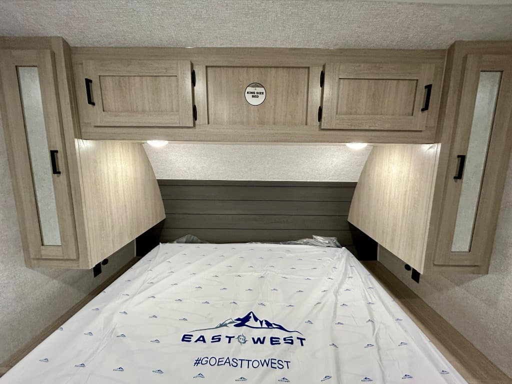 2026 East To West 2026 East To West Della Terra - thumbnail 25