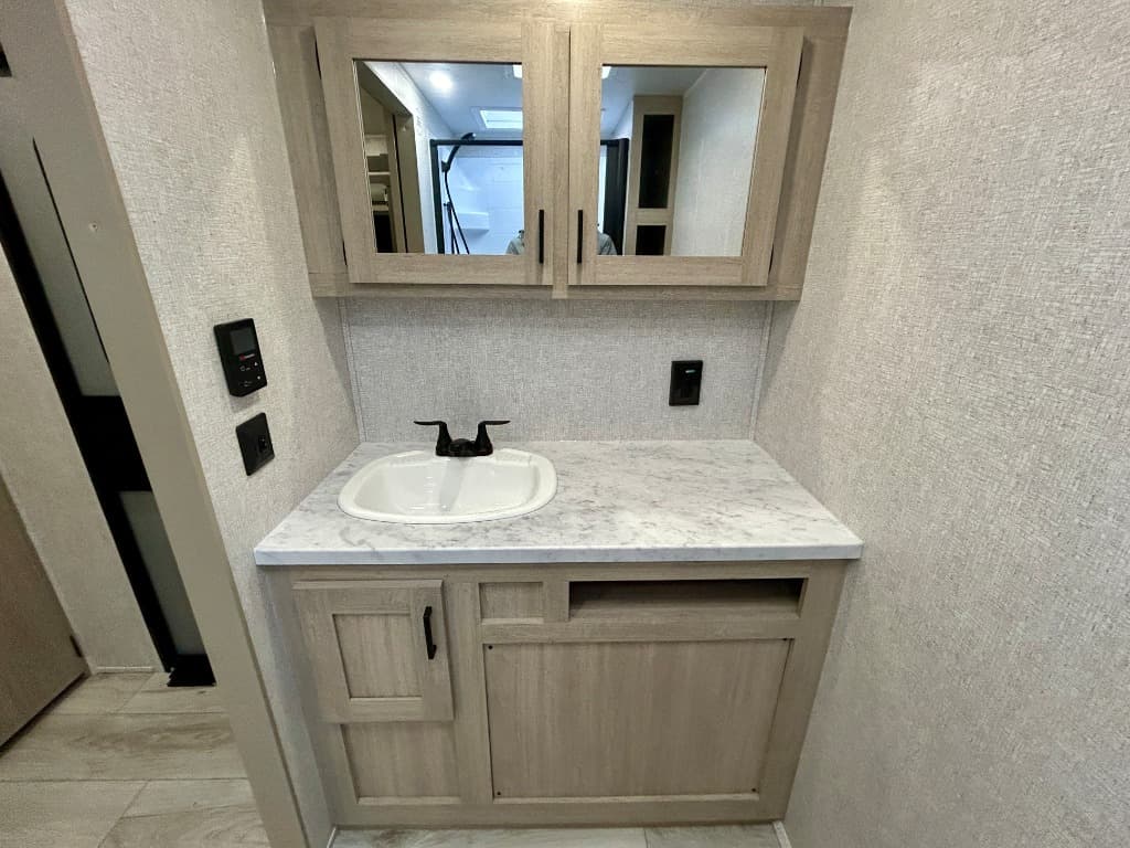 2026 East To West 2026 East To West Della Terra - thumbnail 28