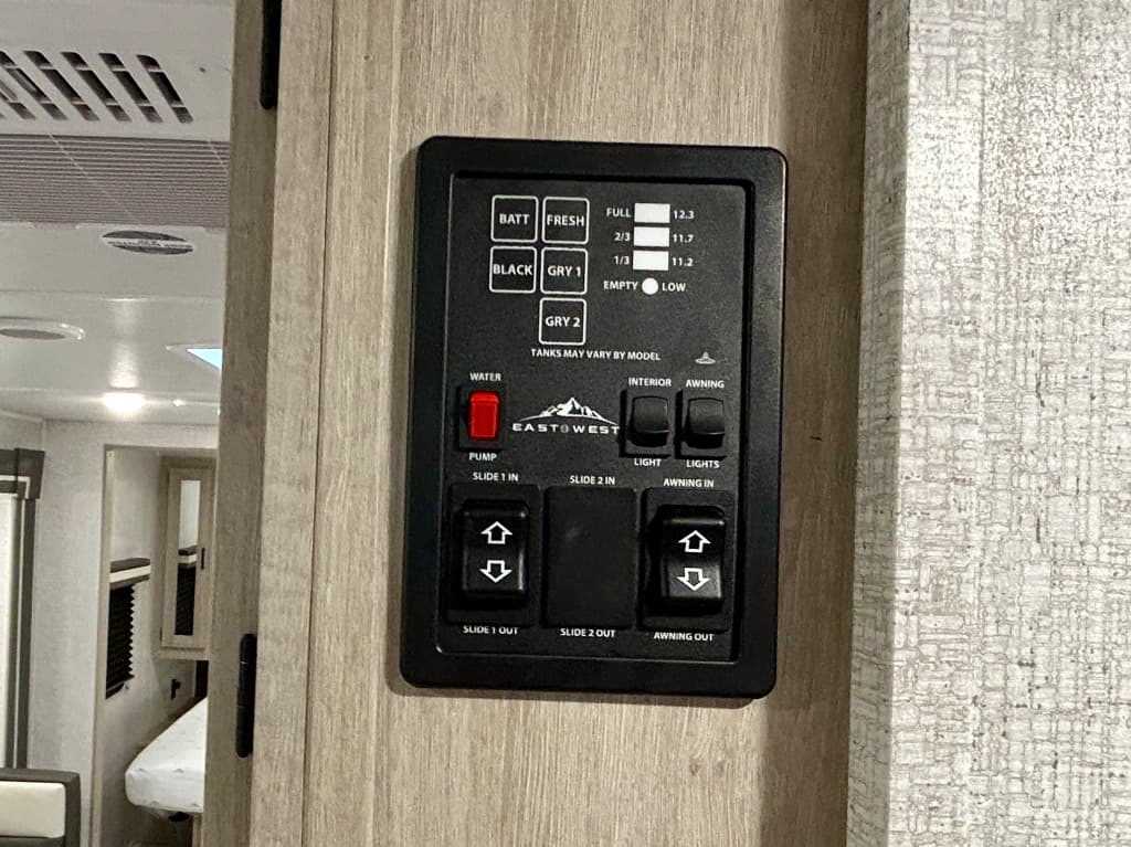 2026 East To West 2026 East To West Della Terra - thumbnail 33