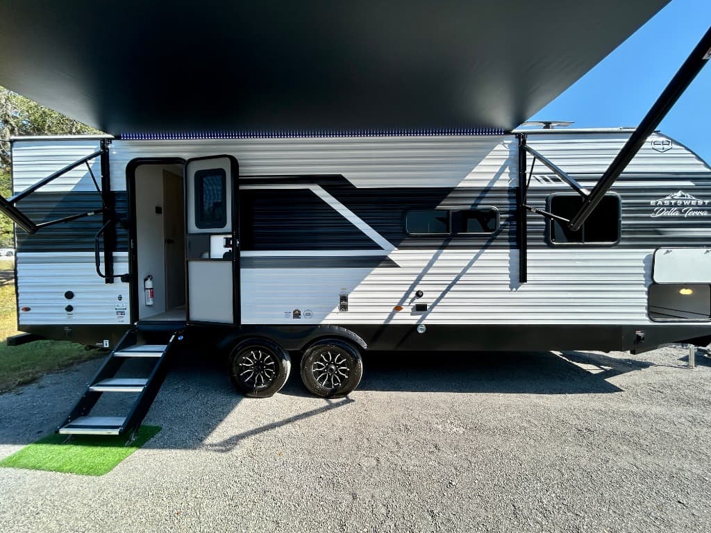 2026 East To West 2026 East To West Della Terra - thumbnail 36