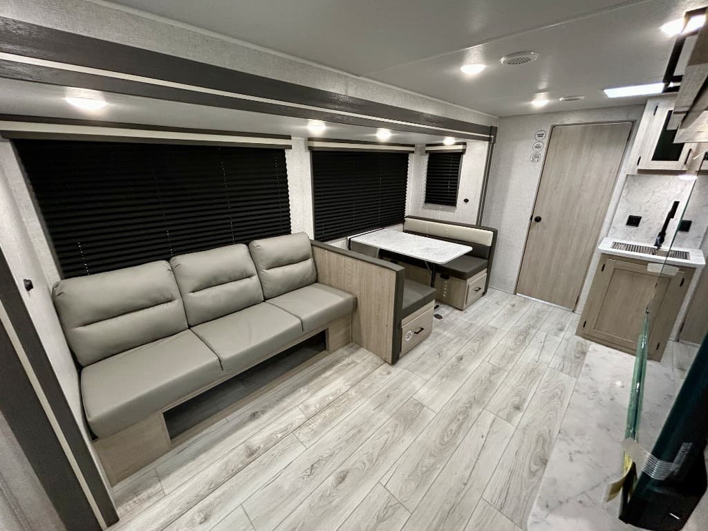 2026 East To West 2026 East To West Della Terra - thumbnail 3