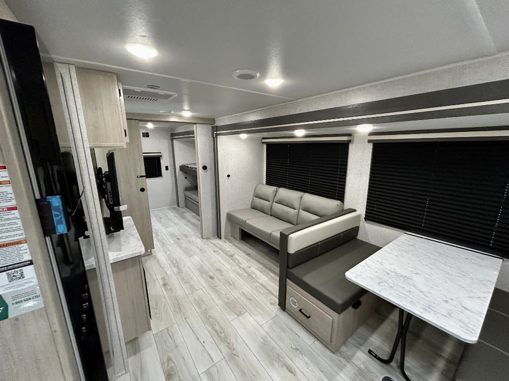 2026 East To West 2026 East To West Della Terra - thumbnail 6