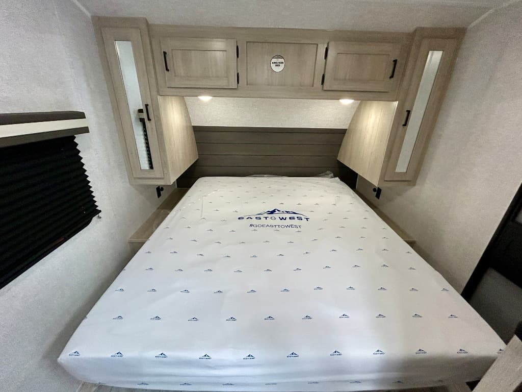 2026 East To West 2026 East To West Della Terra - thumbnail 27