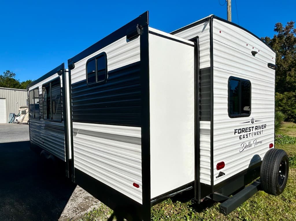 2026 East To West 2026 East To West Della Terra - thumbnail 42