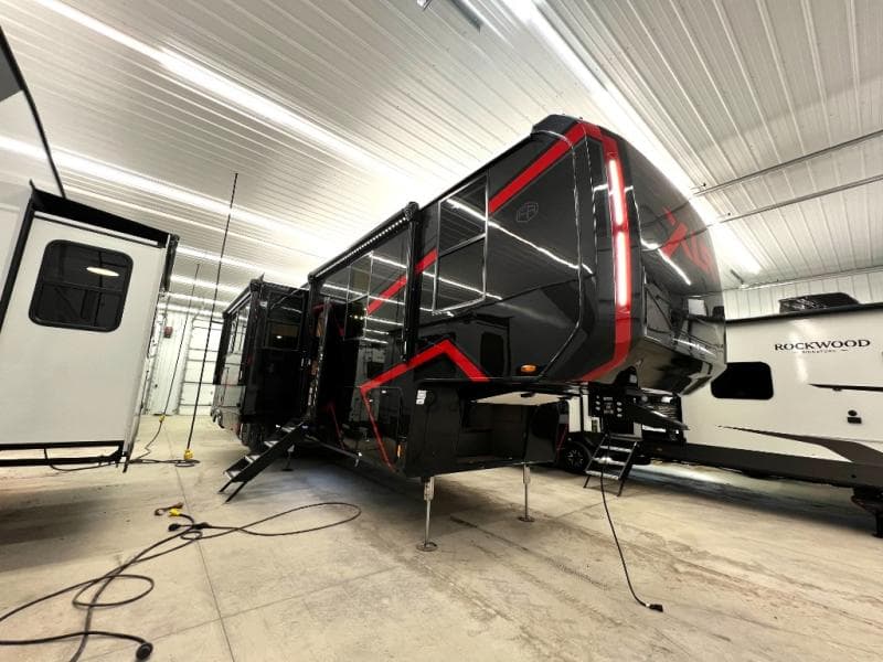 2026 Forest River 2026 Forest River Xlr Nitro Toy Hauler - thumbnail 3