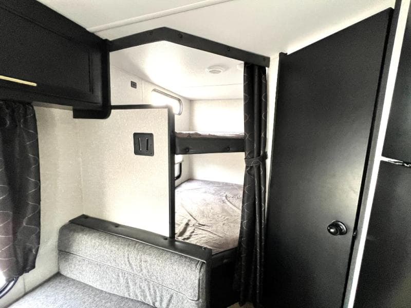 2021 Forest River 2021 Forest River Cherokee Grey Wolf - thumbnail 25