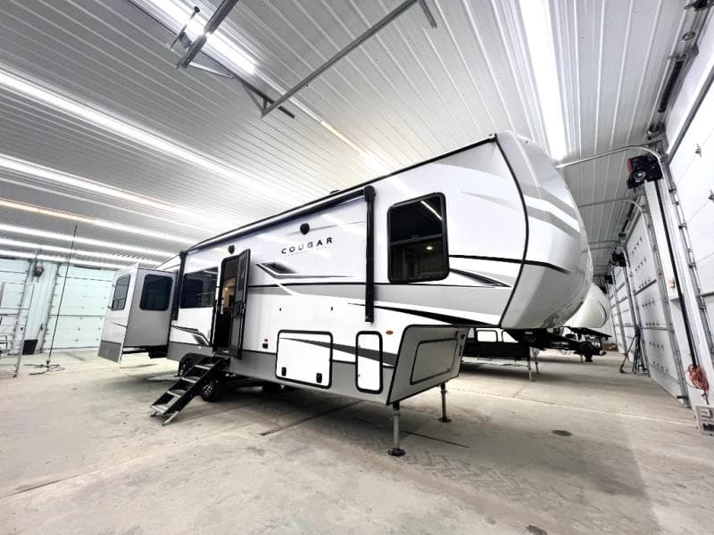 2023 Keystone 2023 Keystone Cougar - thumbnail 3