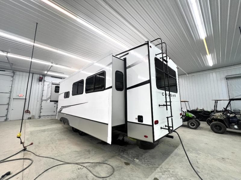 2023 Keystone 2023 Keystone Cougar - thumbnail 5