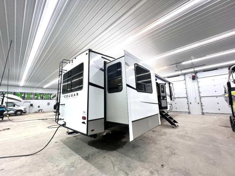 2023 Keystone 2023 Keystone Cougar - thumbnail 7