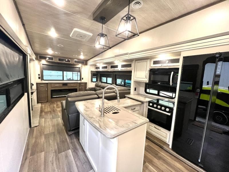 2023 Keystone 2023 Keystone Cougar - thumbnail 13