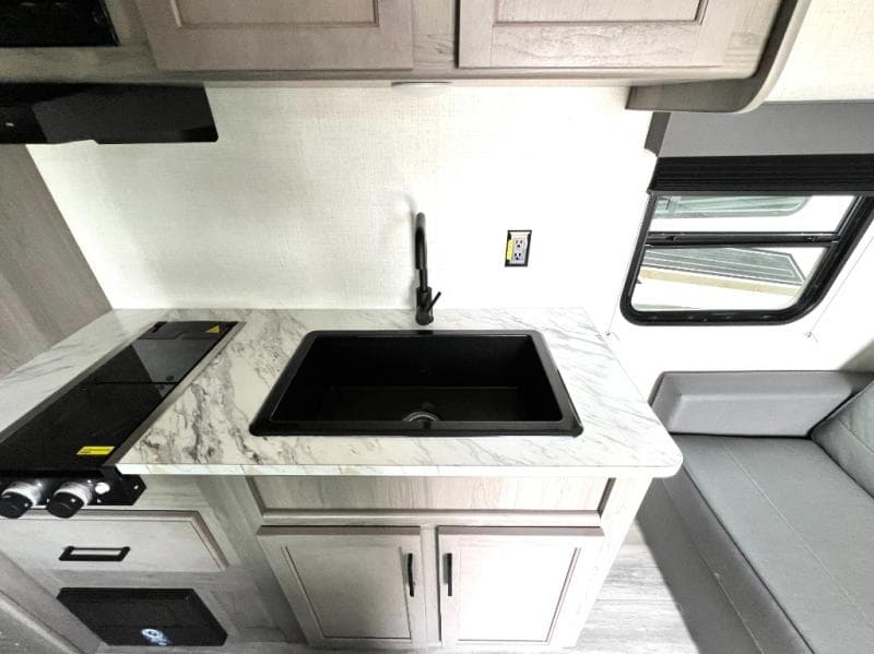 2024 Keystone 2024 Keystone KZ RV Hideout - thumbnail 14