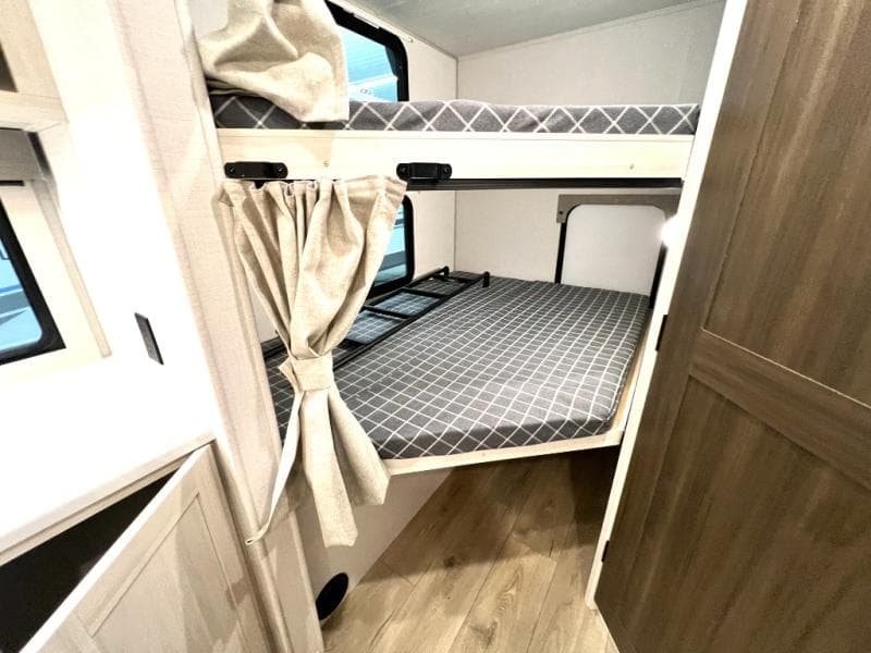 2026 Forest River 2026 Forest River Surveyor Legend - thumbnail 29