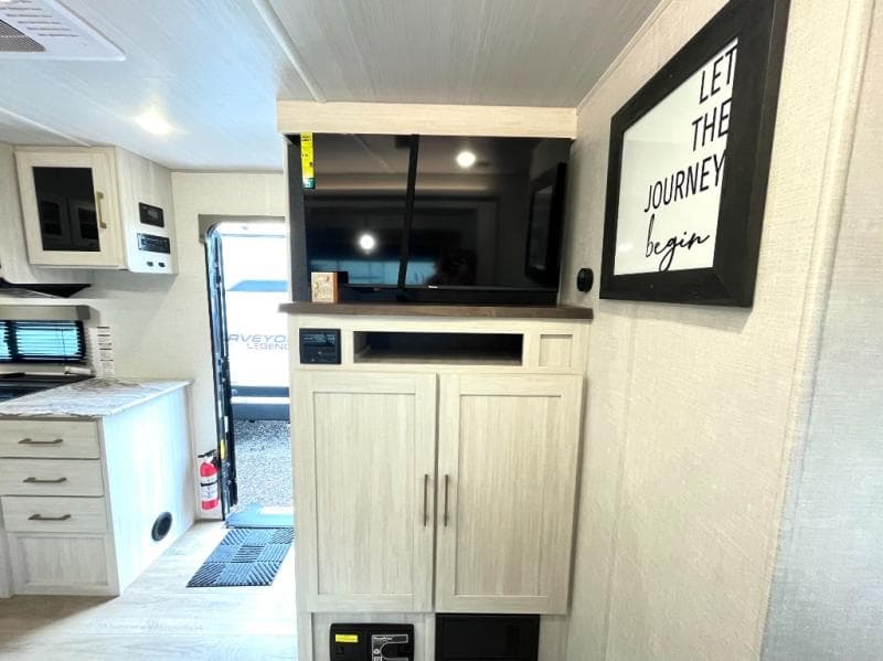 2024 Forest River 2024 Forest River Surveyor Legend - thumbnail 19