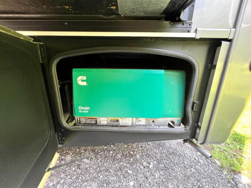 2023 Thor Motor Coach 2023 Thor Motor Coach Challenger - thumbnail 10