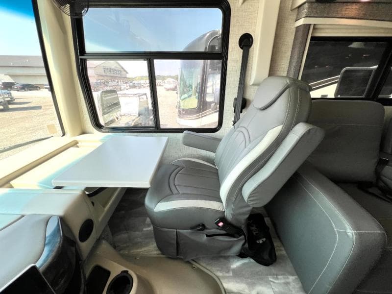 2023 Thor Motor Coach 2023 Thor Motor Coach Challenger - thumbnail 26