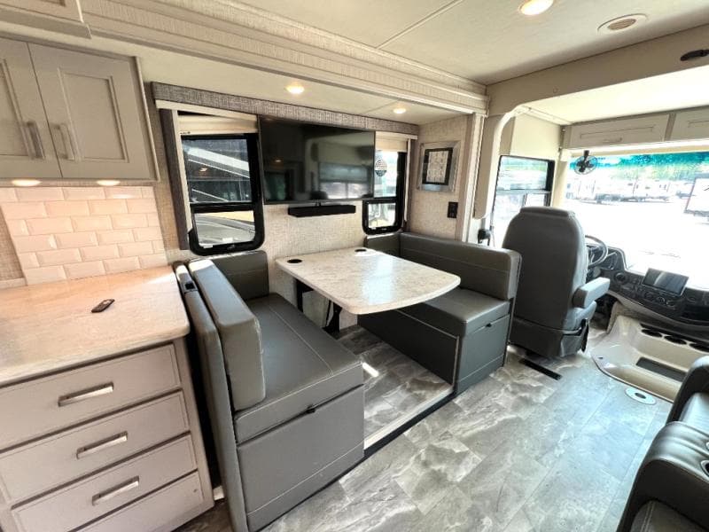 2023 Thor Motor Coach 2023 Thor Motor Coach Challenger - thumbnail 28