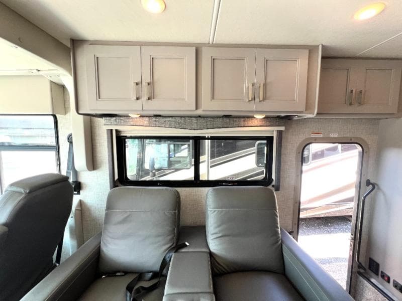 2023 Thor Motor Coach 2023 Thor Motor Coach Challenger - thumbnail 32