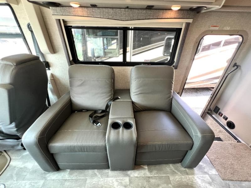 2023 Thor Motor Coach 2023 Thor Motor Coach Challenger - thumbnail 33