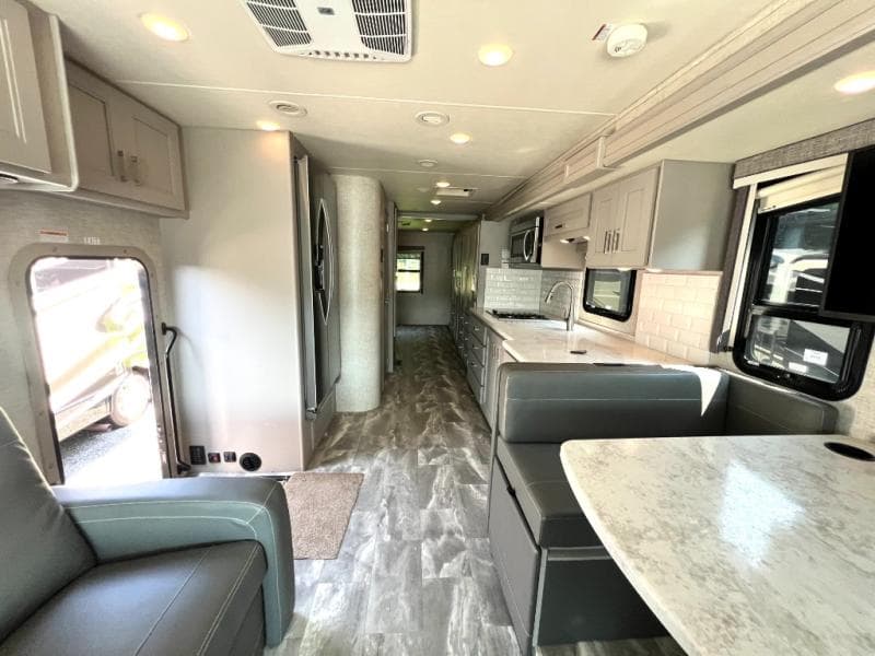 2023 Thor Motor Coach 2023 Thor Motor Coach Challenger - thumbnail 34